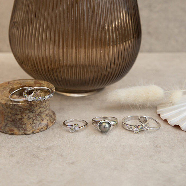 Witgouden ring met diamant 14 karaat