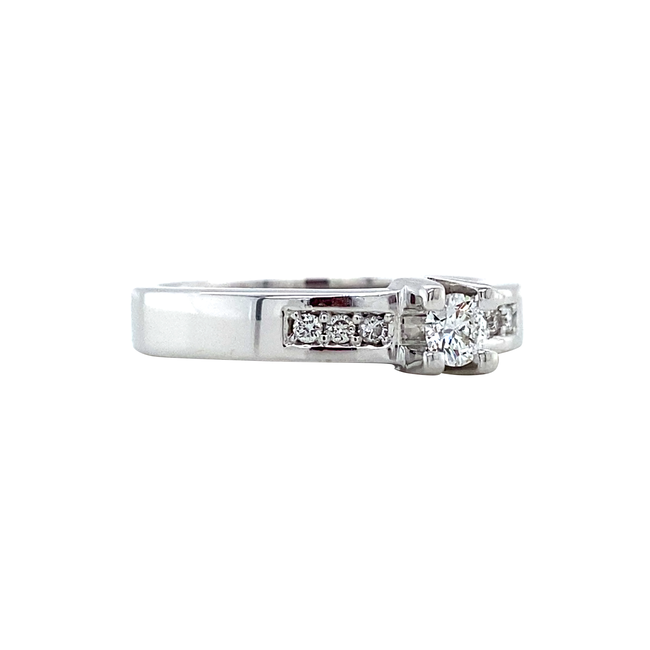 White gold ring with diamond 14 karat