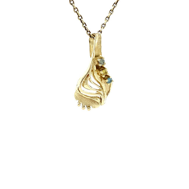Gold pendant with (colored) diamond 14 karat