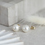 18 karat gold stud earrings with white pearl