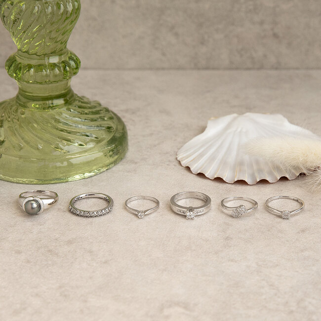 White gold ring with gray pearl 14 karat