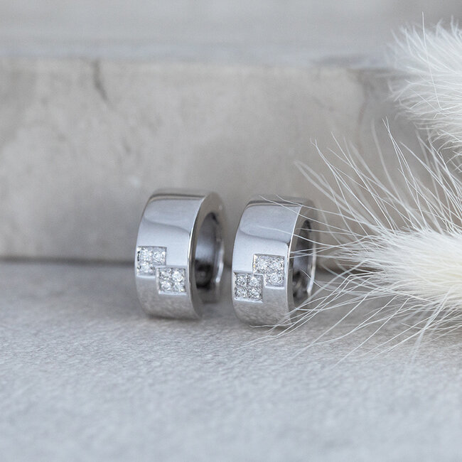 White gold hinged hoop earrings with diamond 18 karat