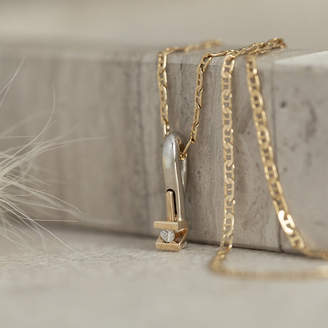 Witgouden hanger met diamant in geelgoud 14 karaat