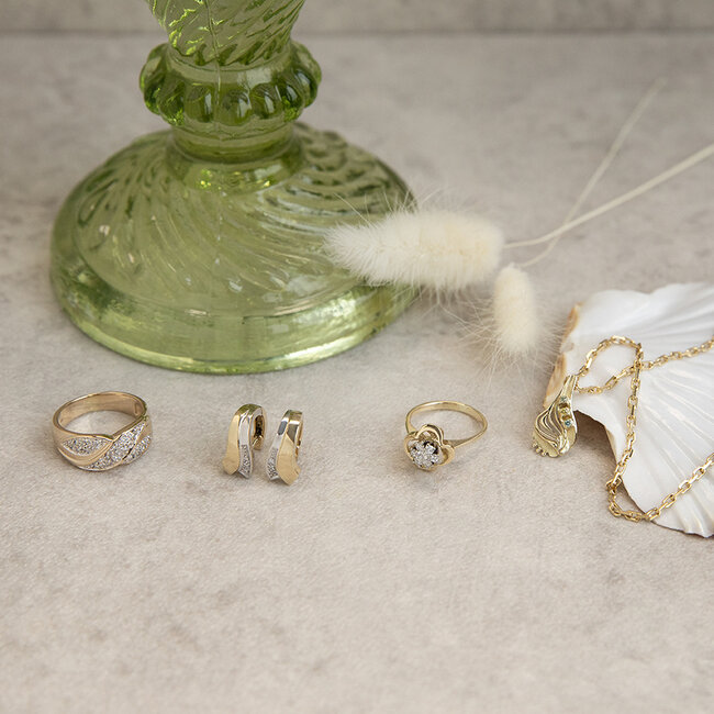 Gold entourage ring with diamond 14 karat