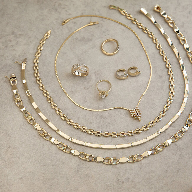 Goldener Entourage-Ring mit Diamant 14 Karat