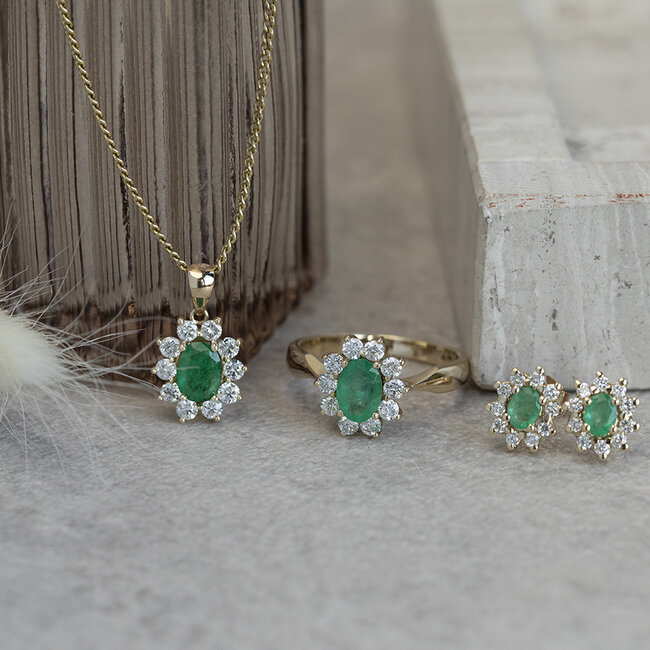 Golden entourage pendant with diamond and emerald 14 karat* New