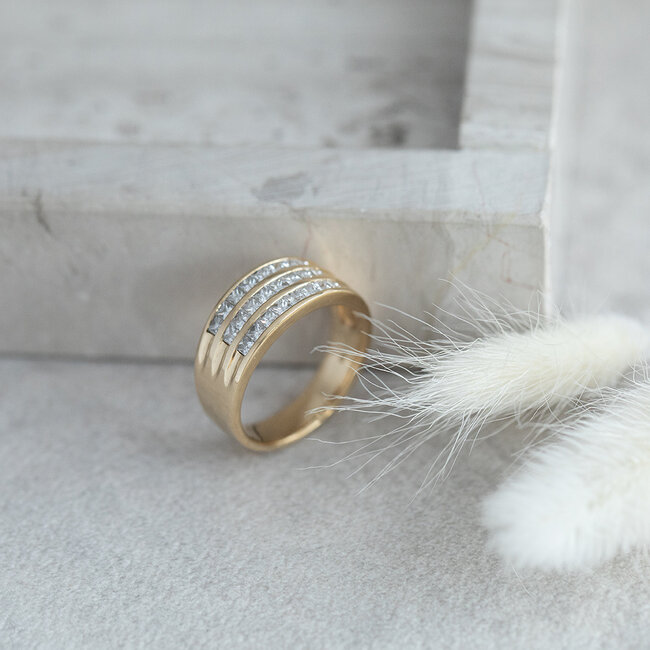 Gouden ring met prinses geslepen diamant 18 karaat