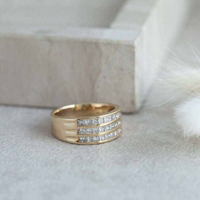 Gouden ring met prinses geslepen diamant 18 karaat