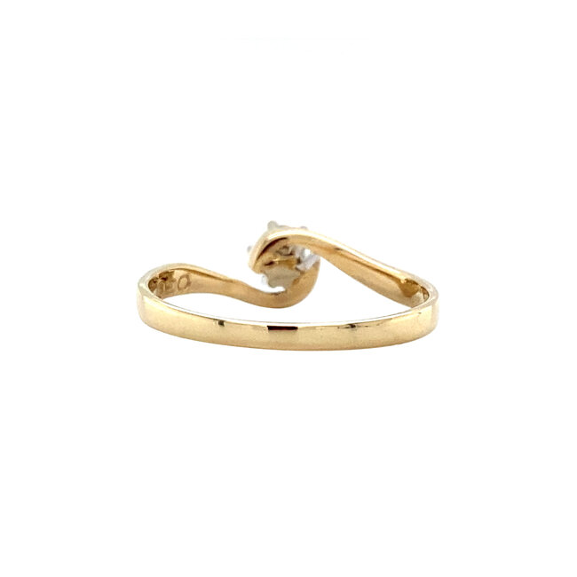 Gouden slagring met diamant 14 karaat