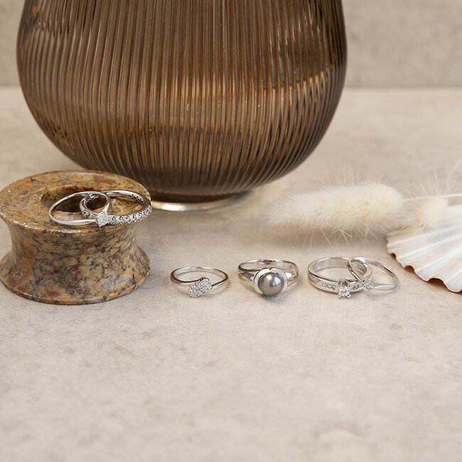 Witgouden ring met diamant 14 karaat