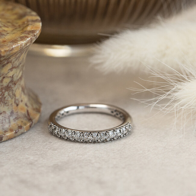 Witgouden pave ring met diamant 18 karaat