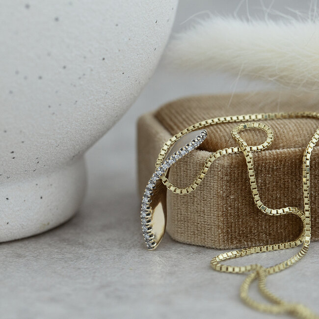 Gouden hanger met diamant 14 karaat