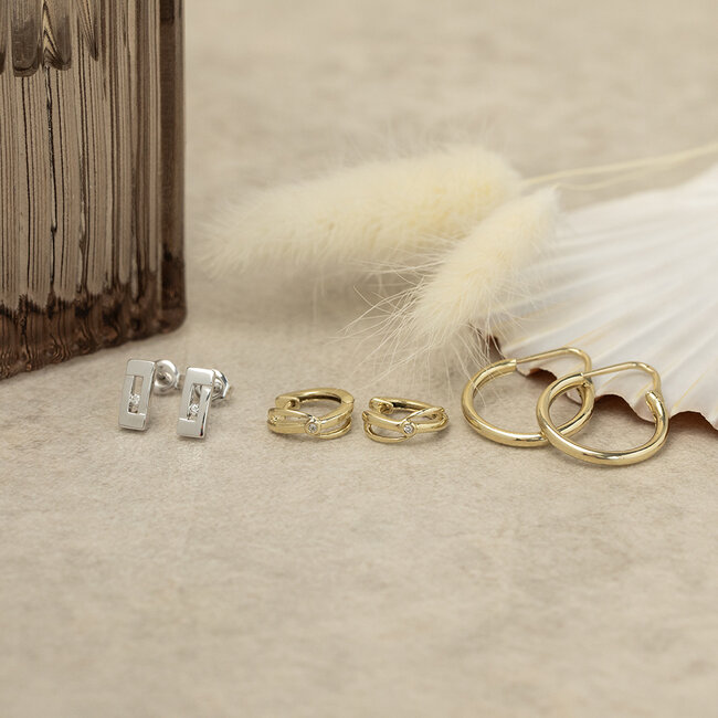 Witgouden oorstekers met diamant 14 karaat