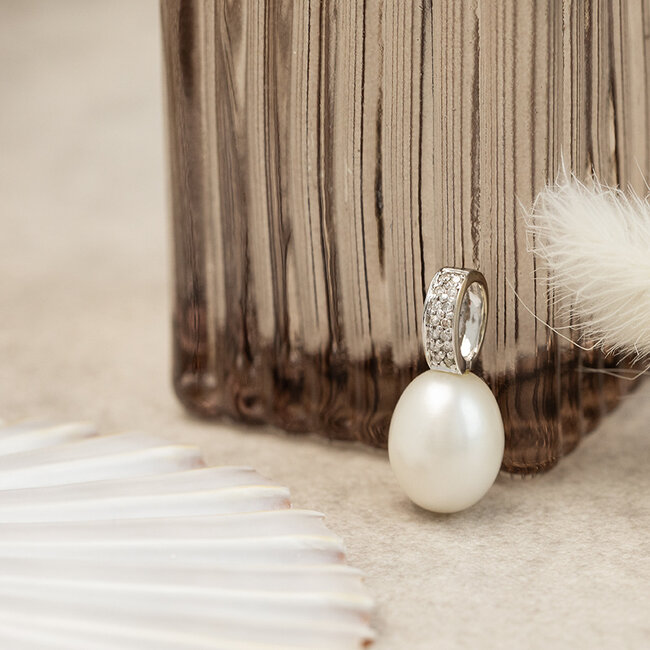 Witgouden hanger met parel en diamant 14 karaat