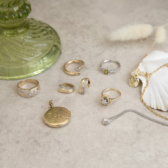 White gold choker with diamond 32 cm 14 karat