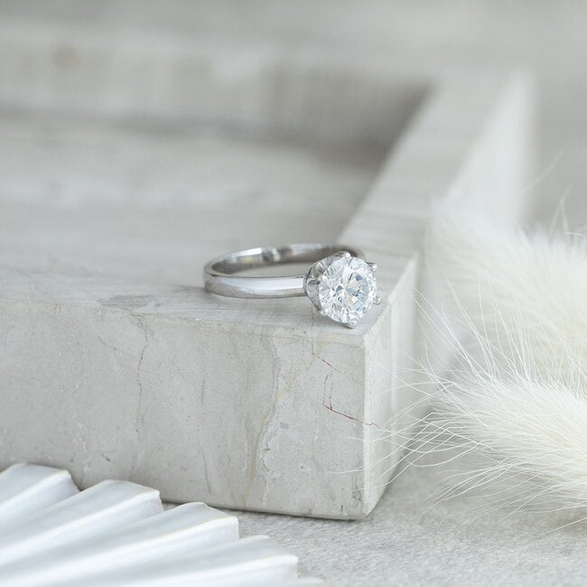 Weißgoldener Solitärring mit Zirkonia 14 Karat