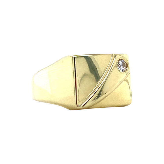 Gold signet ring with zirconia 14 karat