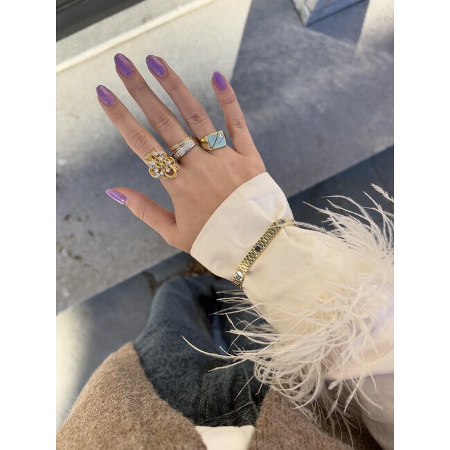 Gold signet ring with zirconia 14 karat