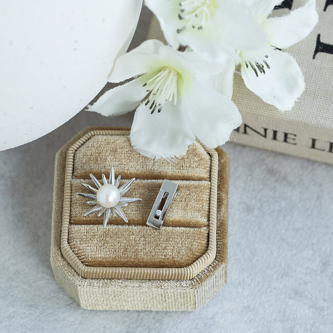 White gold pendant with pearl 14 karat