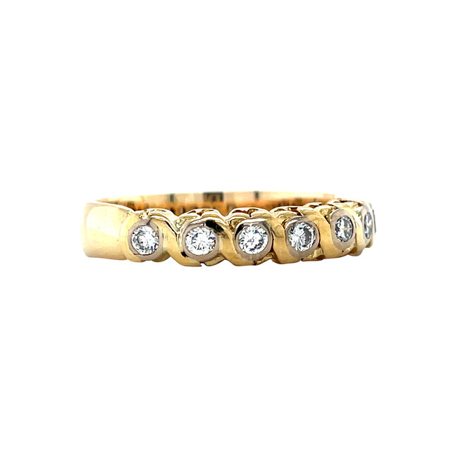 Goldener Ring mit Diamant 14 Karat