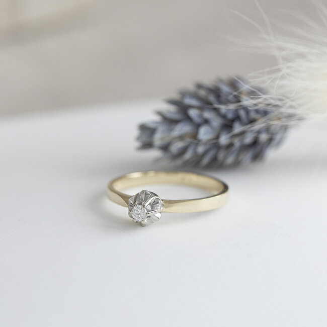 Gouden solitair ring met diamant 14 karaat