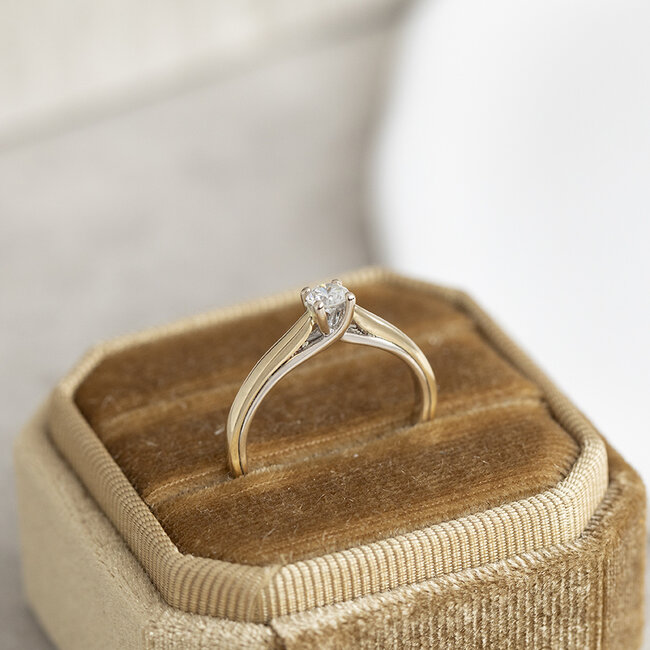 Goldener Solitärring mit Diamant 14 Karat