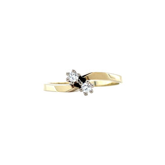 Gold ring with 14 carat diamond