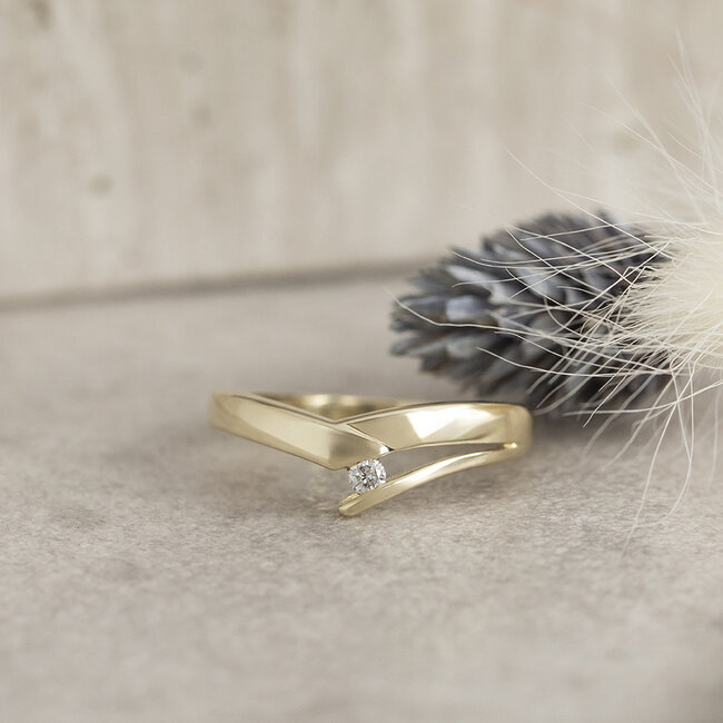 Gold ring with diamond 14 karat