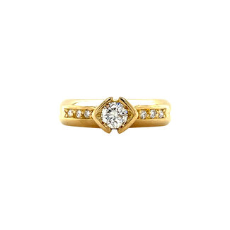 Goldener Ring mit Diamant 18 Karat