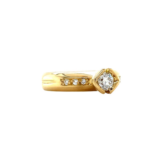 Gold ring with diamond 18 karat
