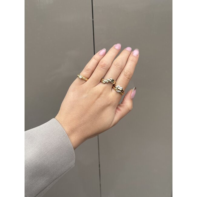 Goldener Ring mit Diamant 18 Karat