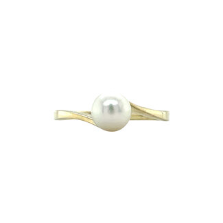 Gold ring with pearl 14 carat