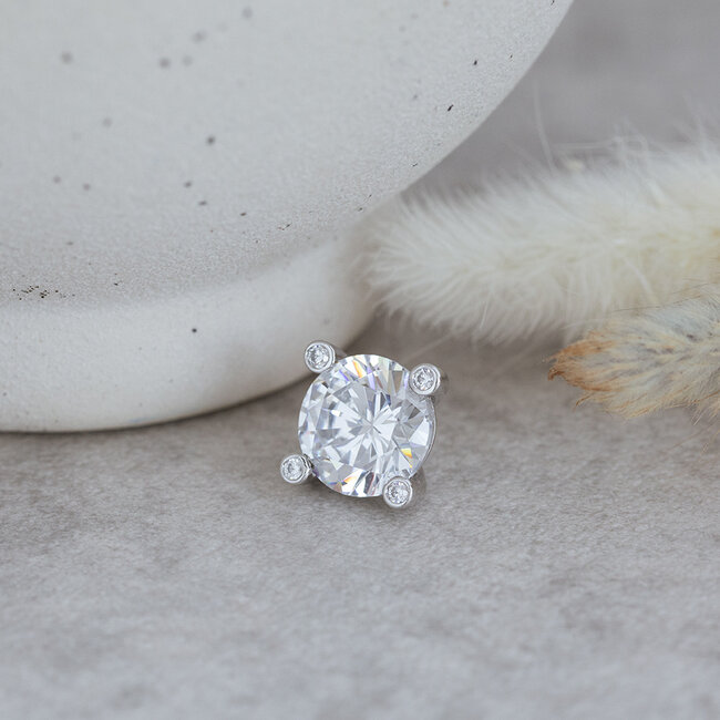 White gold pendant with zirconia 14 karat