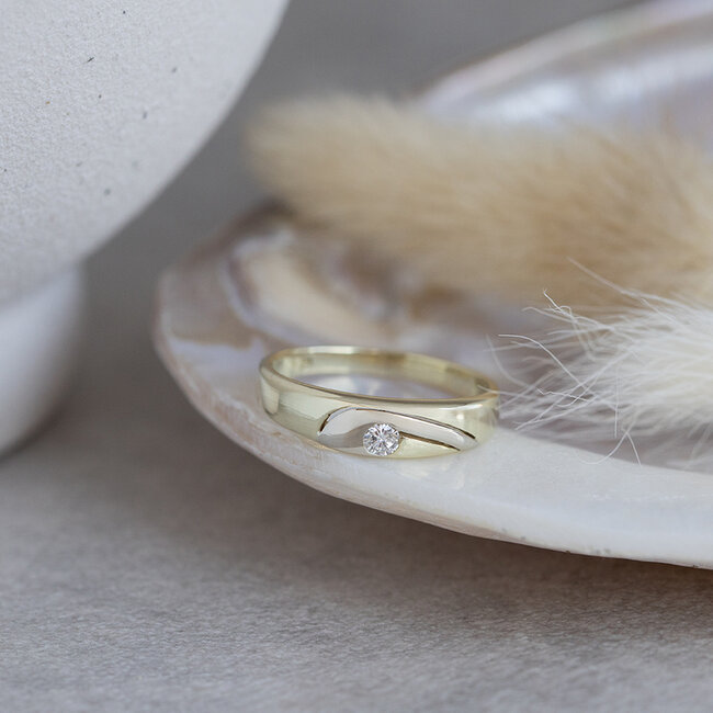 Gold ring with diamond 14 karat