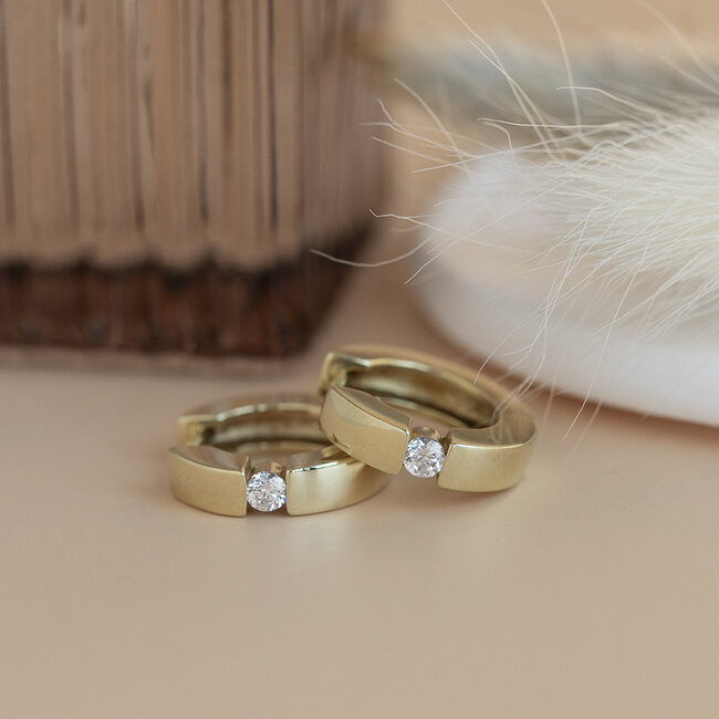 Gold hinged hoop earrings with zirconia 14 kt