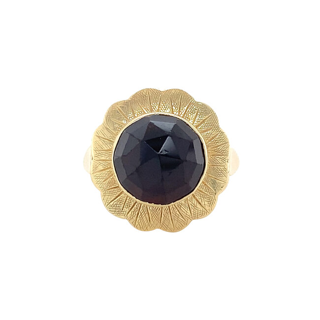 Gold ring with garnet 14 carat