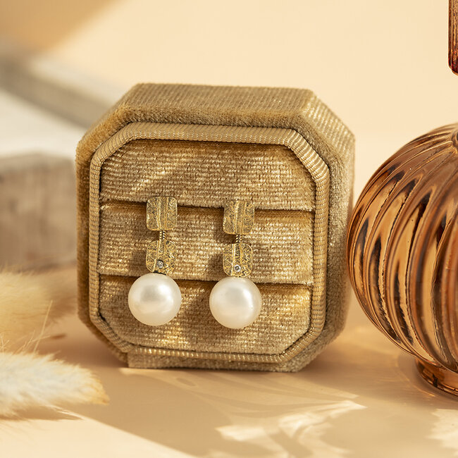 Gold stud earrings with pearl and diamond 18 kt
