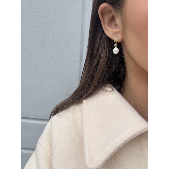 Gold stud earrings with pearl and diamond 18 kt