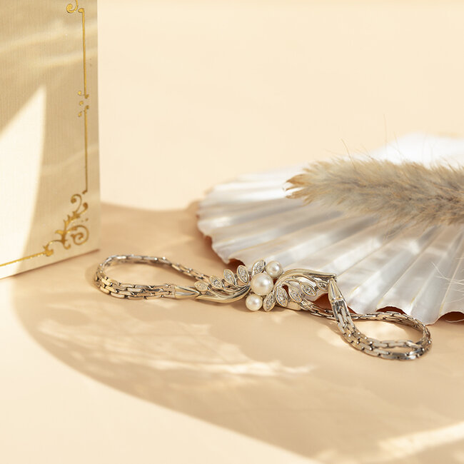 White gold bracelet with pearl and diamond 17.5 cm 14 kt