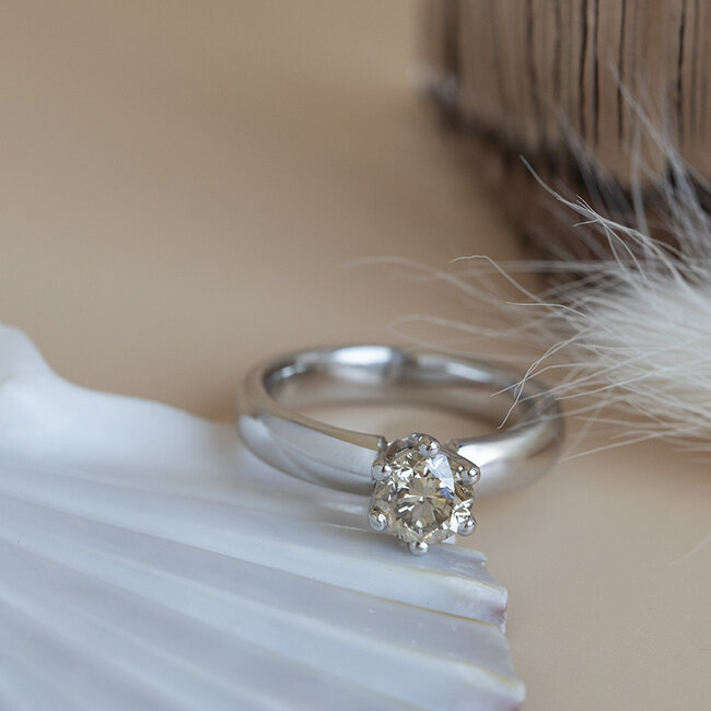 Witgouden solitair ring met diamant 14 karaat