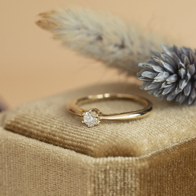 Gold solitaire ring with diamond 14 karat