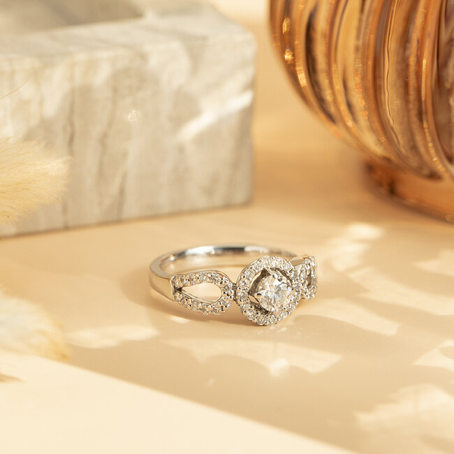 Witgouden ring met diamant 18 krt