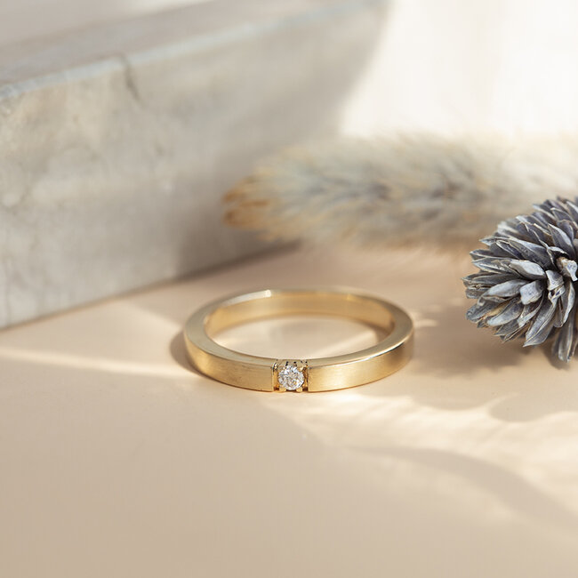 Gold ring with diamond 14 karat