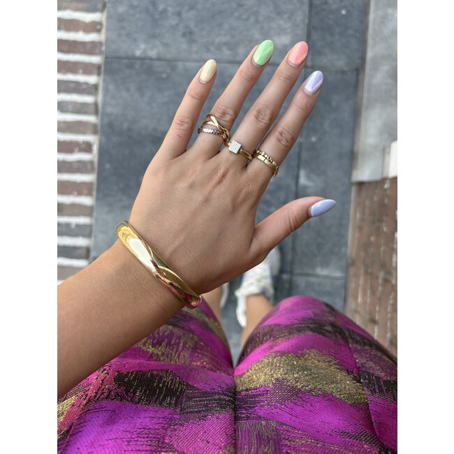 Goldener Ring mit Diamant 14 Karat