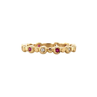 Gouden ring met robijn en diamant