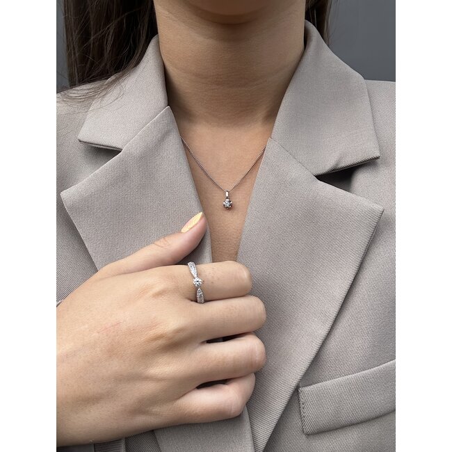 Witgouden collier met diamant hanger 14 karaat