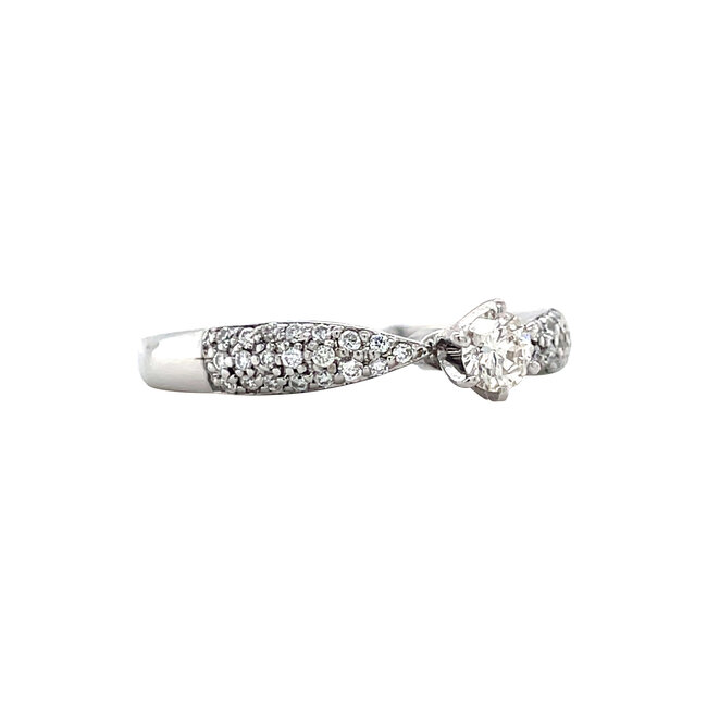 White gold ring with diamond 14 karat