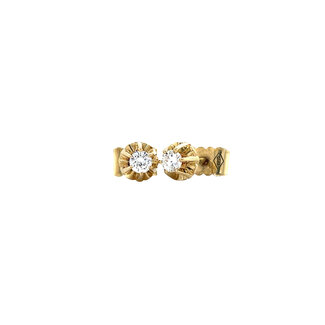 Gouden solitair oorstekers met diamant
