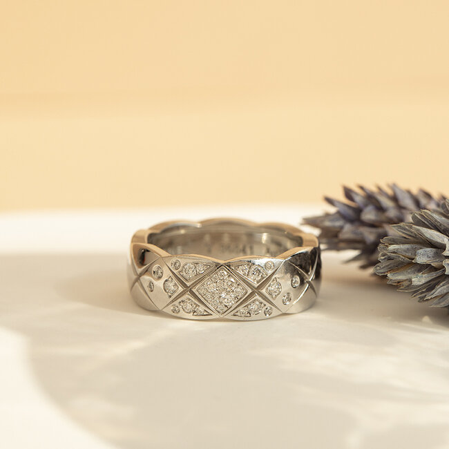 White gold Chanel ring coco crush 18 karat