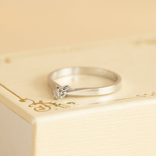 Weißgoldener Solitärring mit Diamant 14 Karat *neu